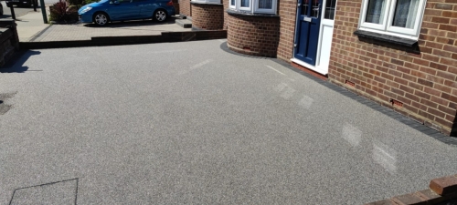 New Resin Driveway & Manhole Cover – Hornchurch